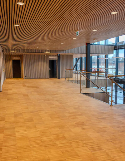 Aikkon: Träpaneler i ask, allaktivitetshus, Tyresö