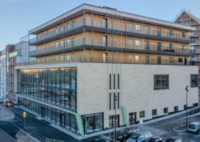 Aikkon: Träpaneler i ask, allaktivitetshus, Tyresö