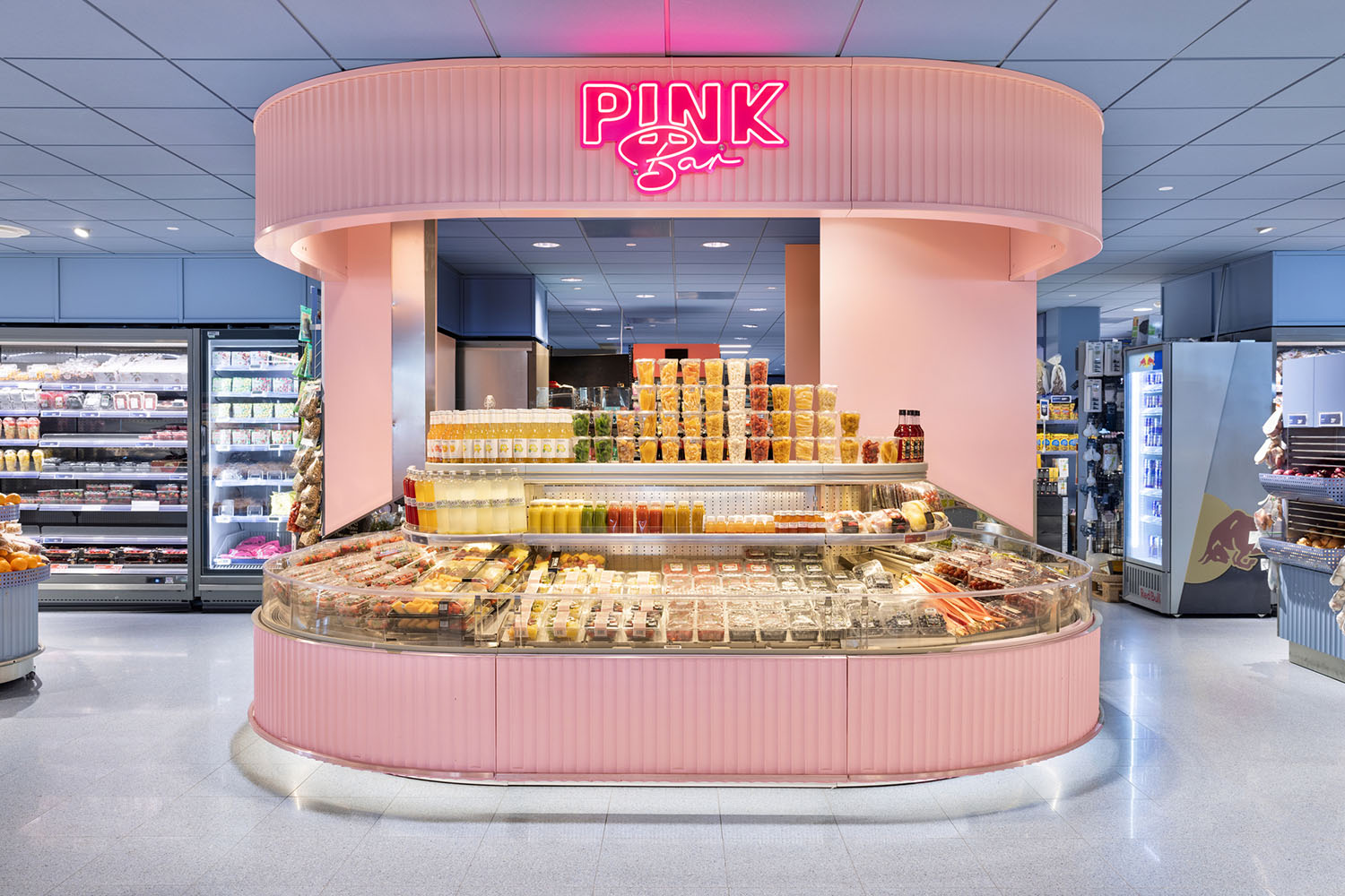 Akustiktak, Ecophon: Ica Supermarket Stop Täby Butik med rosa delikatessbar och ljudabsorbenter i undertaket